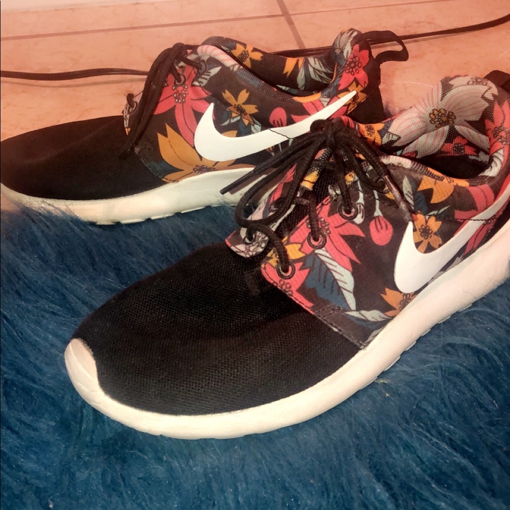 NIKE Roshes